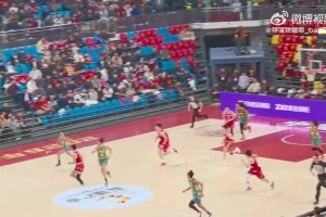 爱德华兹谈到隔扣巴雷特后的感受：“我已经准备接技术犯规了